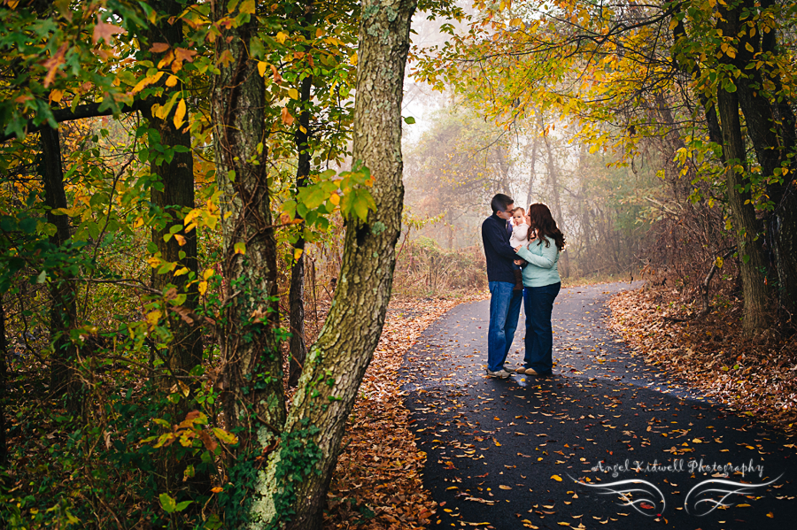 kinder farm park photographer; maryland barn family session; maryland family photographer; pasadena family photographer; maryland children's photographer