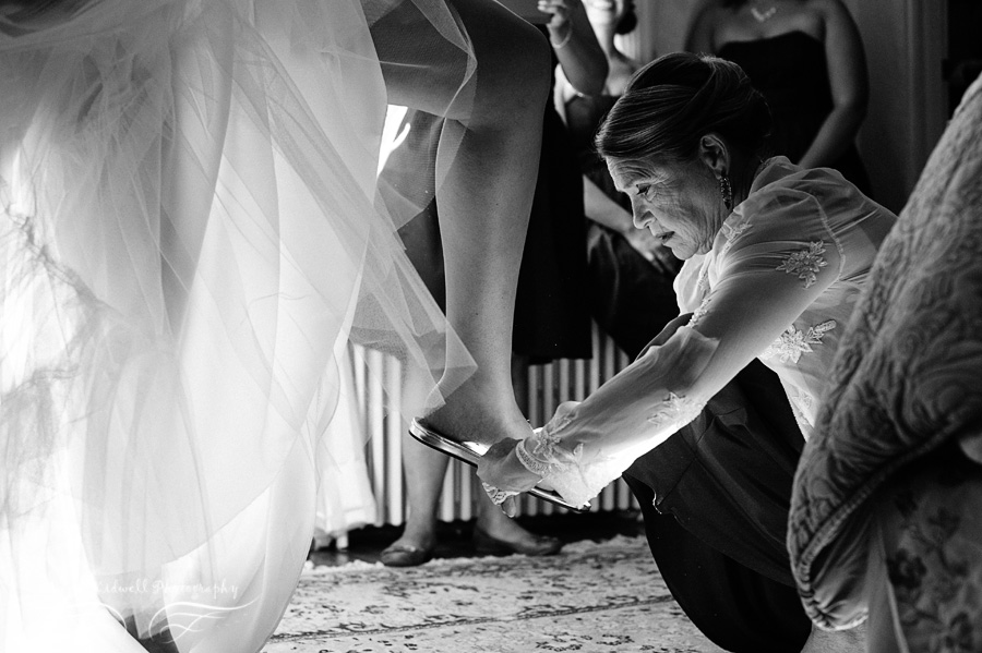 bride getting ready at gramercy mansion in baltimore