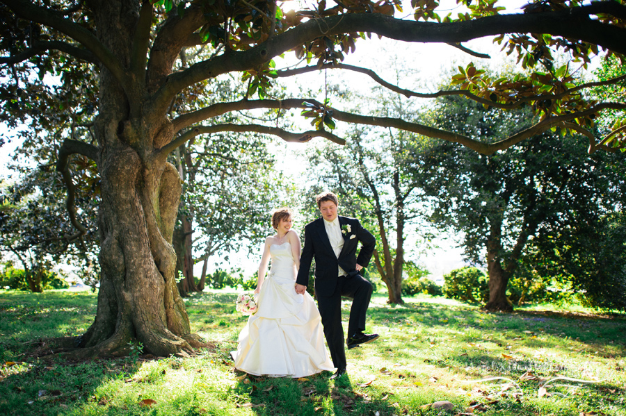 fun bride and groom photography at the Lincoln Memorial