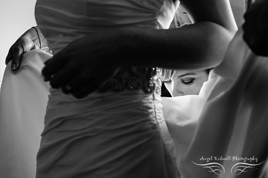 bridesmaid helping the bride dress at the hay adams