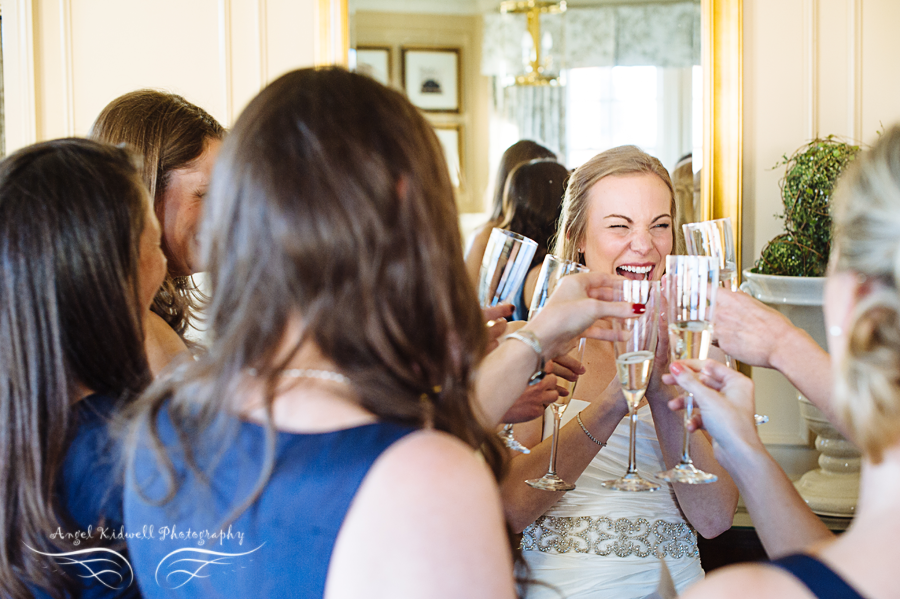 bride with bridesmaid enjoying a champagne toast before the wedding at the hay adams