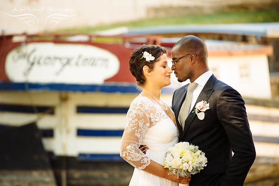 fun wedding photos at the georgetown canal