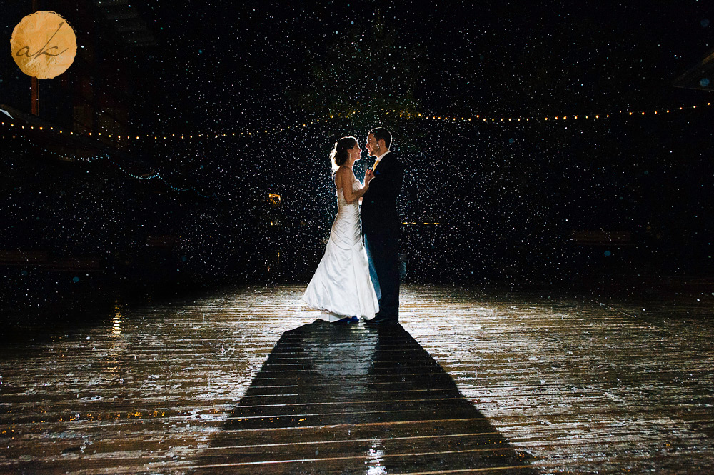 wedding-pictures-in-the-rain-at-northbay-adventure-camp