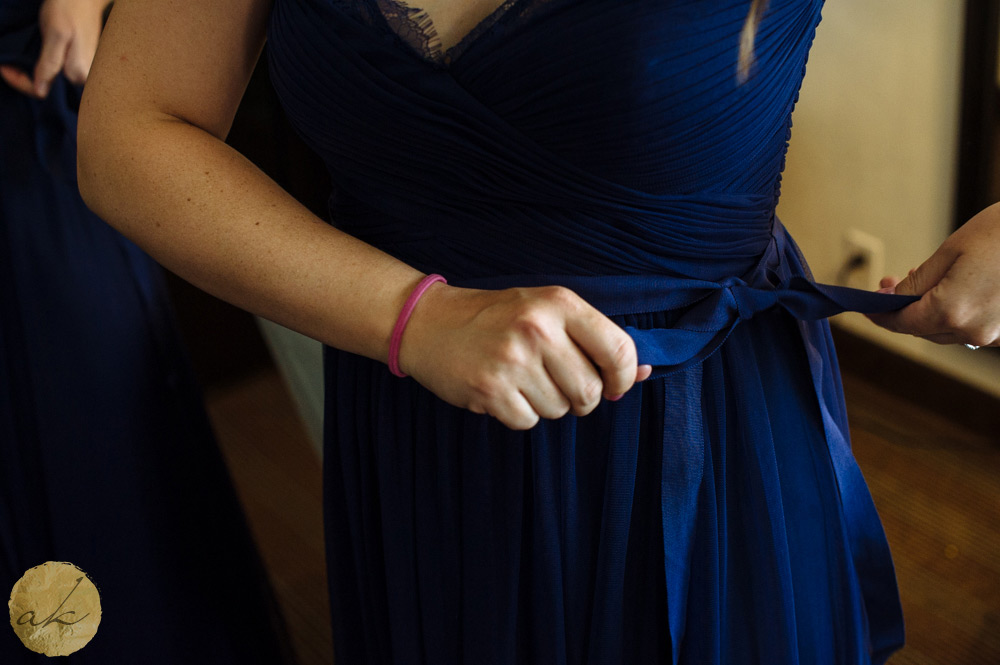 bridesmaid getting ready for Sunset room national harbor wedding