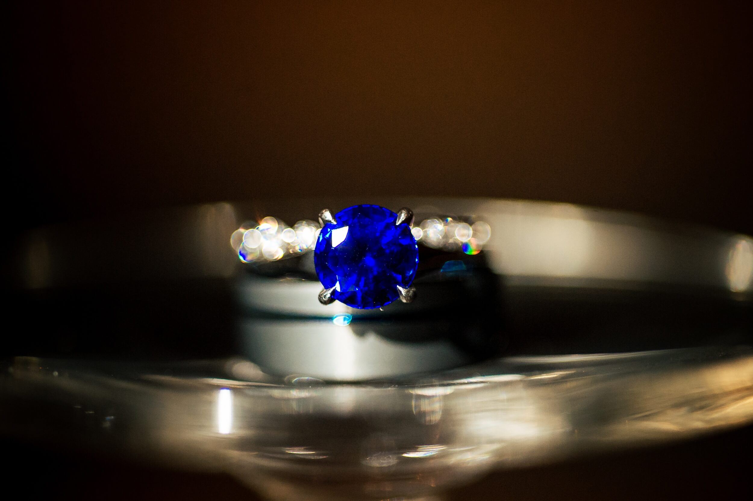 photo blue sapphire engagement ring
